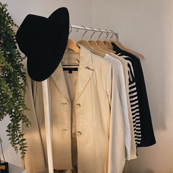 welcome to my closet!✨ - Picture 3 of 5